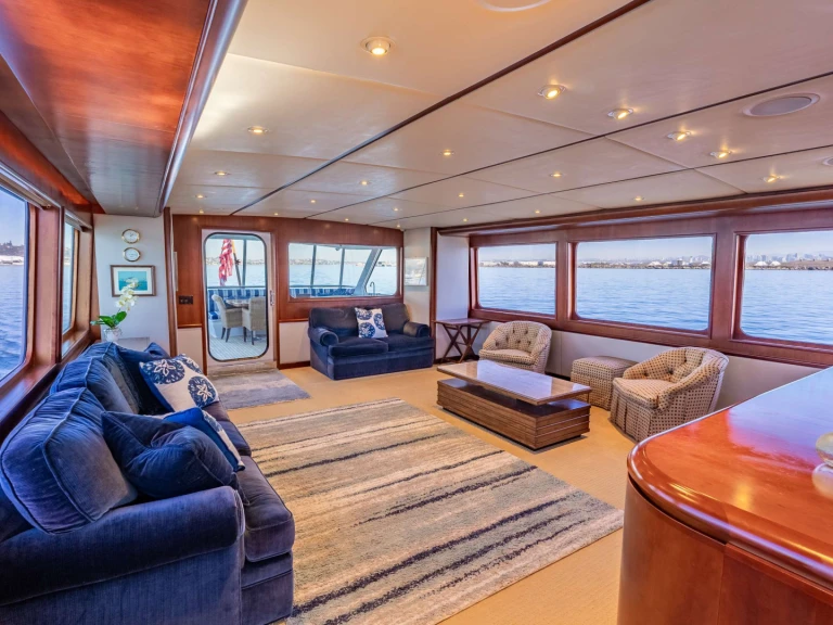 Noleggio Yacht di lusso Broward con patente nautica
