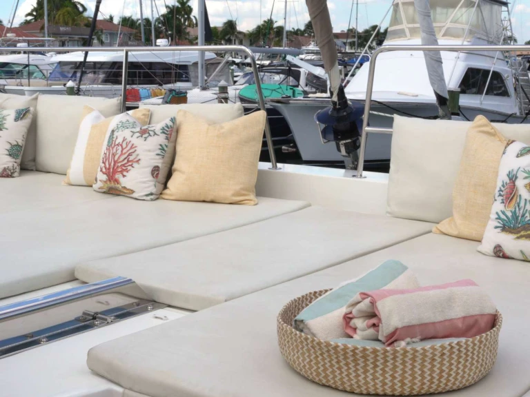 Noleggiare una Bali ZURI 3 a Nassau