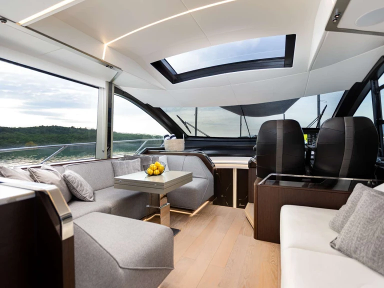 Yacht di lusso a noleggio a Trogir al miglior prezzo