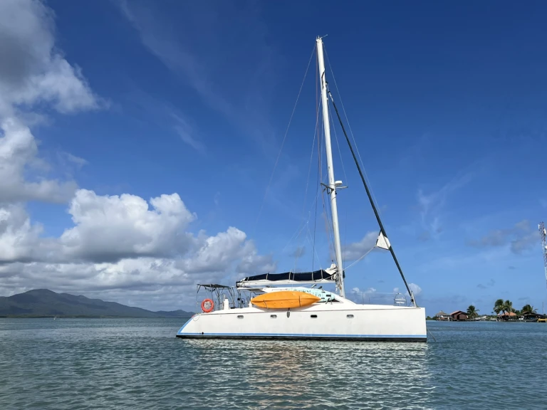Noleggio Catamarano Nautitech con patente nautica