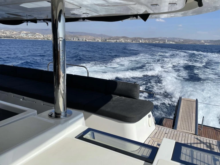 Noleggiare una Lagoon Lagoon 630 Motor Yacht a Lávrio