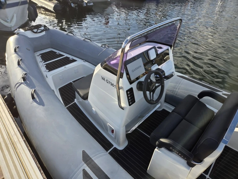 Brig Eagle 670 da affittare a  Arzon