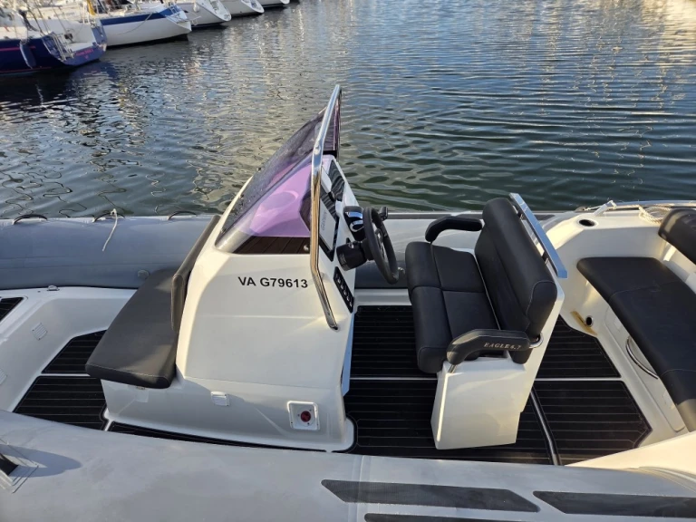 Noleggiare una Brig Eagle 670 a Vannes