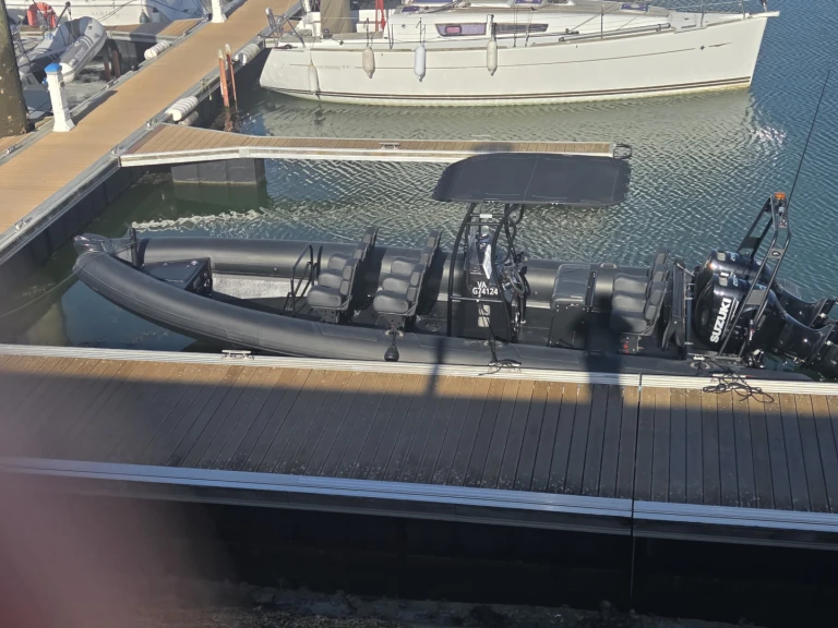 Noleggiare una Searib's SR 8.60 PRO a Arzon