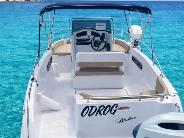 Noleggio a Marina De Cala D'Or – Blumax bluline 21 open su SamBoat