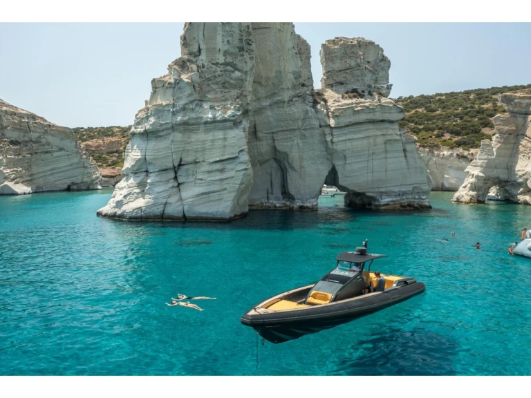 Barca a motore a noleggio a Lávrio al miglior prezzo