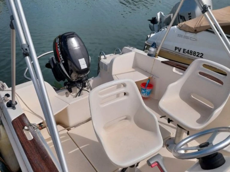 Noleggio Barca a motore Jeanneau con patente nautica