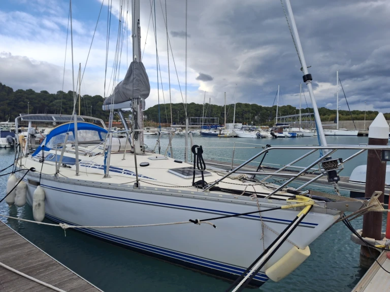 Noleggio Barca a vela Jeanneau con patente nautica