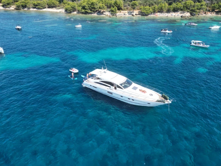 Princess Princess V70 da affittare a  Vieux Port de Cannes