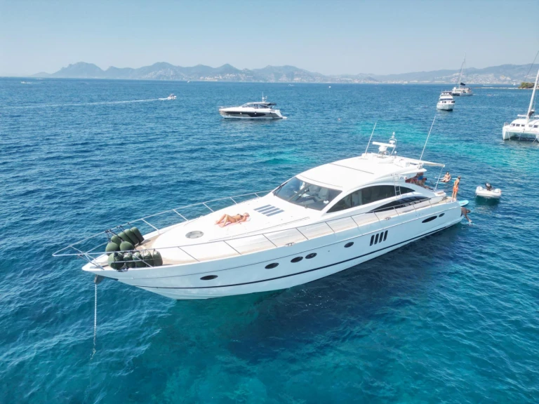 Noleggio a Vieux Port de Cannes – Princess Princess V70 su SamBoat