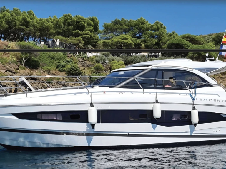 Noleggio Barca a motore a Cannes – Jeanneau Leader 36