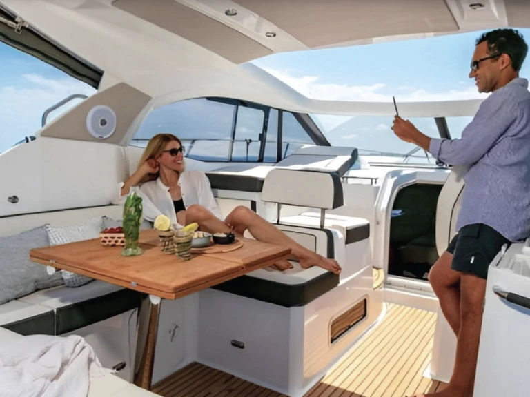 Noleggio Barca a motore Jeanneau con patente nautica