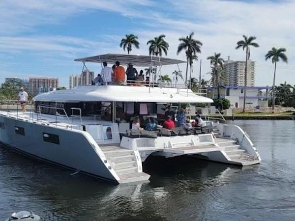 Noleggiare una Lagoon 620 Power Catamaran a Key West