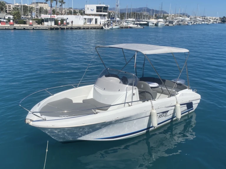 Noleggiare una Bénéteau Flyer 650 Open a Francia