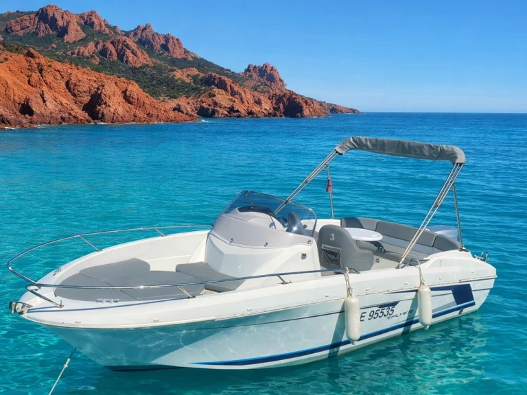 Noleggio Barca a motore Bénéteau con patente nautica