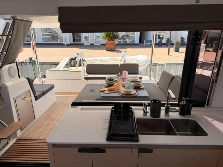 Noleggio Catamarano Fountaine Pajot con patente nautica