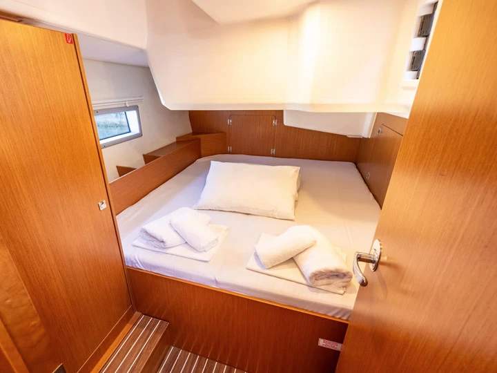 Noleggiare una Bavaria Bavaria C42 a Kiáto