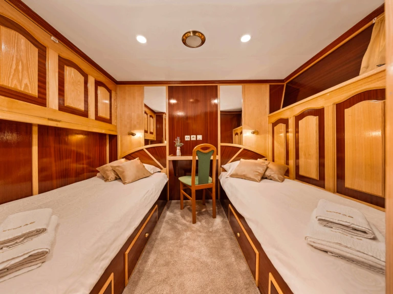  Motoryacht Korab da affittare a  Fiume