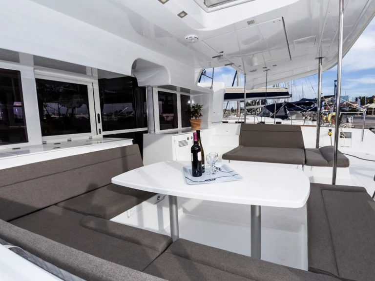 Noleggio Catamarano Lagoon con patente nautica