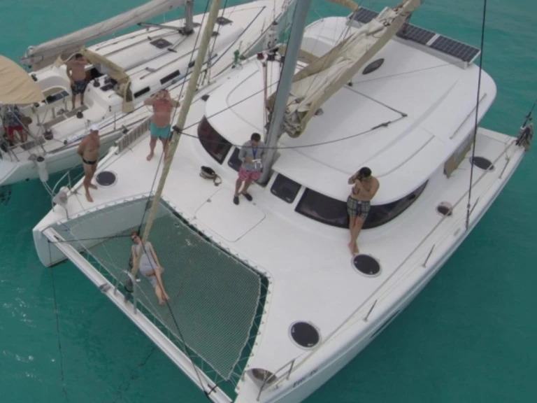 Catamarano a noleggio a Porto Montenegro al miglior prezzo