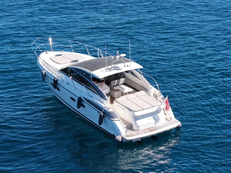 Noleggiare una Princess Princess V42 a Villeneuve-Loubet