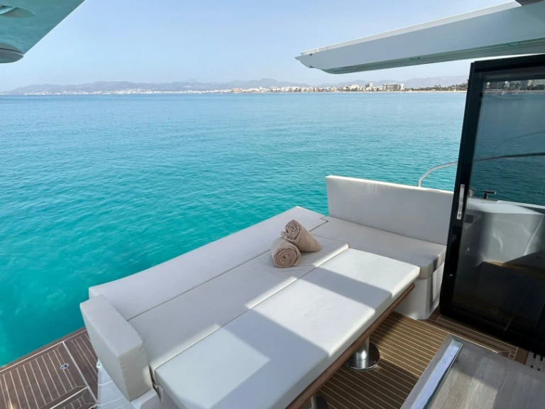 Noleggio Barca a motore Sealine con patente nautica