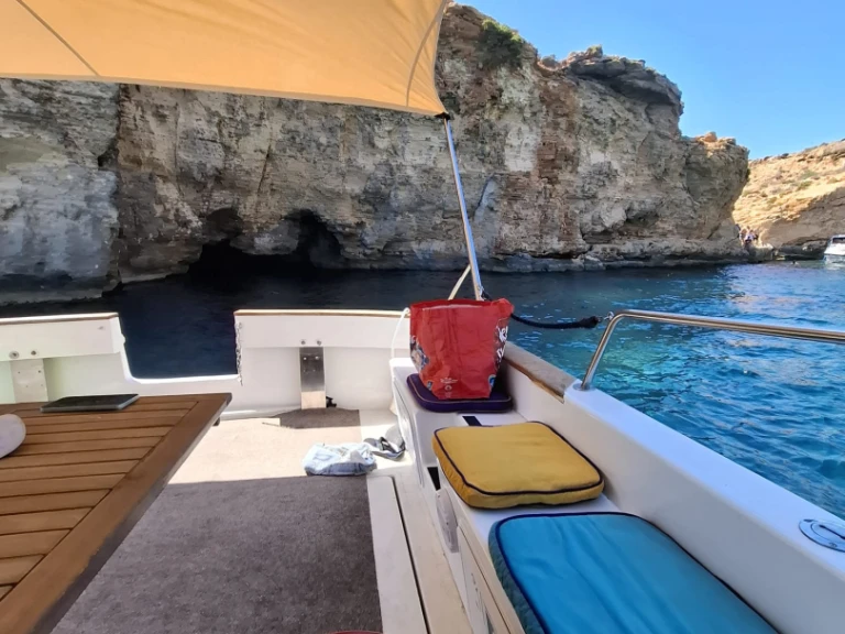 Noleggio Barca a motore Bayliner con patente nautica
