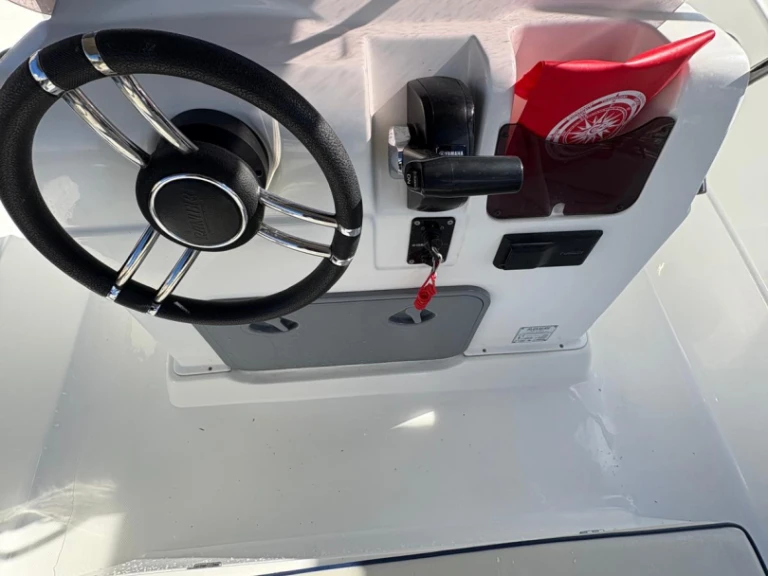 Noleggio Barca a motore con o senza skipper Ranieri a Tropea