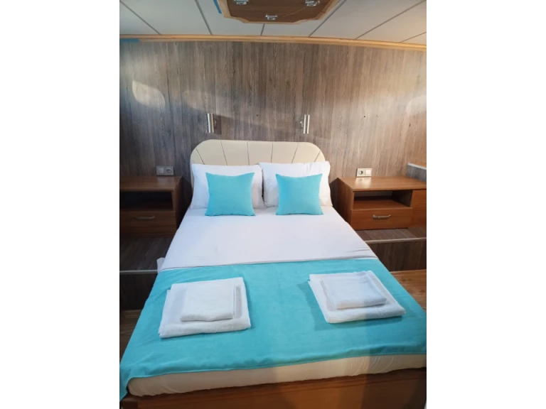Noleggio Yacht di lusso Custom Gulet-Motor Sailor con patente nautica