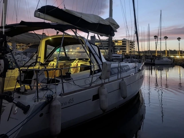 Bénéteau Oceanis 45 da affittare a  Lagos