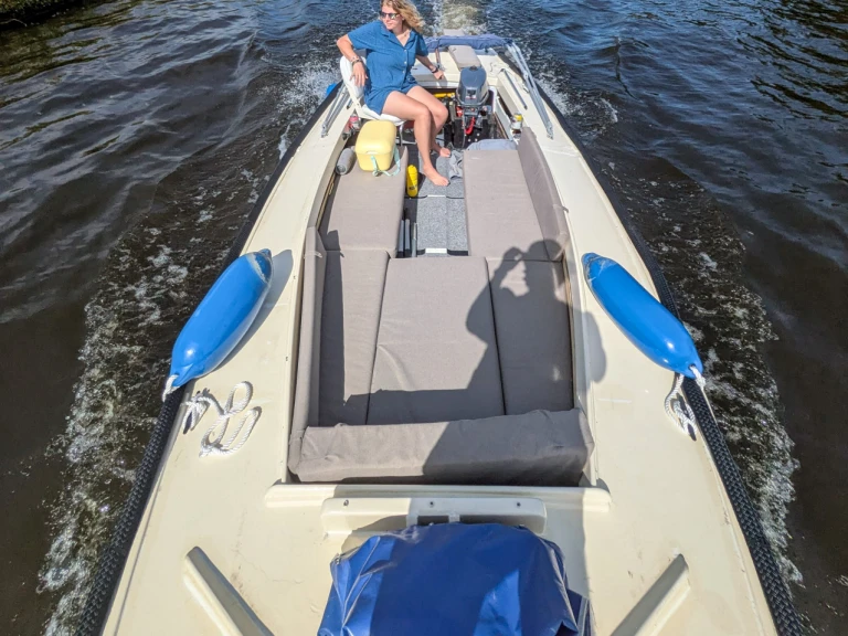 Barca a motore a noleggio a L'Aia al miglior prezzo