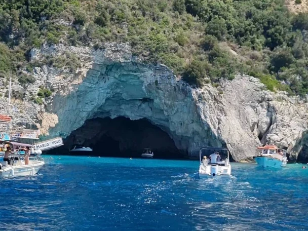 Noleggiare una White Shark White Shark 215 a Corfù