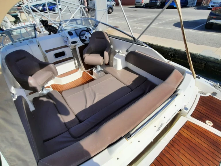 Noleggiare una Jeanneau CAP CAMARAT 6,5 CC Style a Francia