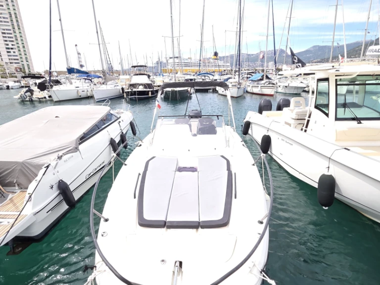 Noleggio Barca a motore Bénéteau con patente nautica