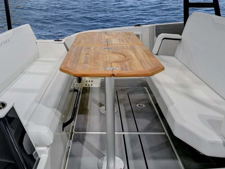 Navan T30 da affittare a  Puerto Campomanes Greenwich