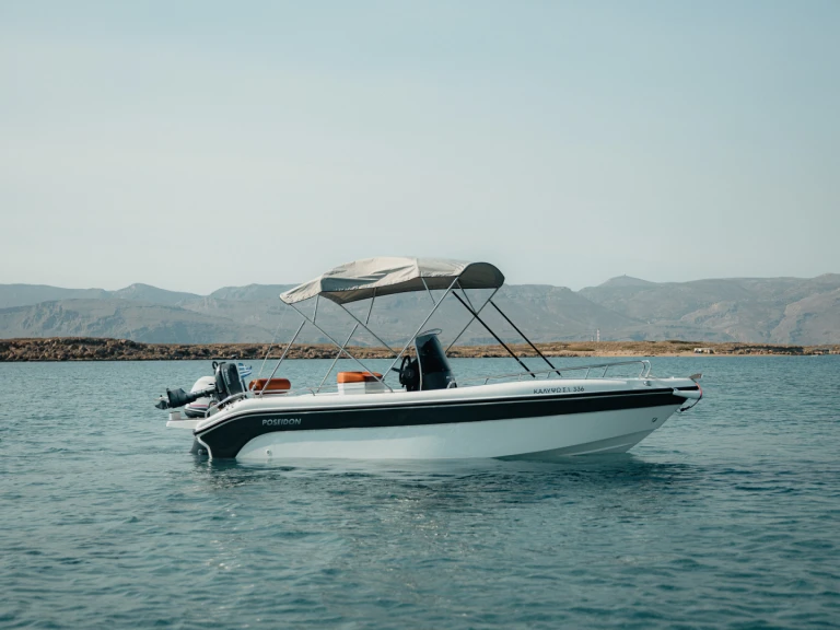 Barca a motore a noleggio a Órmos Makry-Gialoú al miglior prezzo