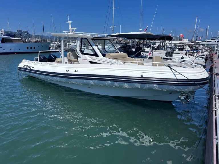 Noleggio a Cogolin – Zodiac X10CC su SamBoat
