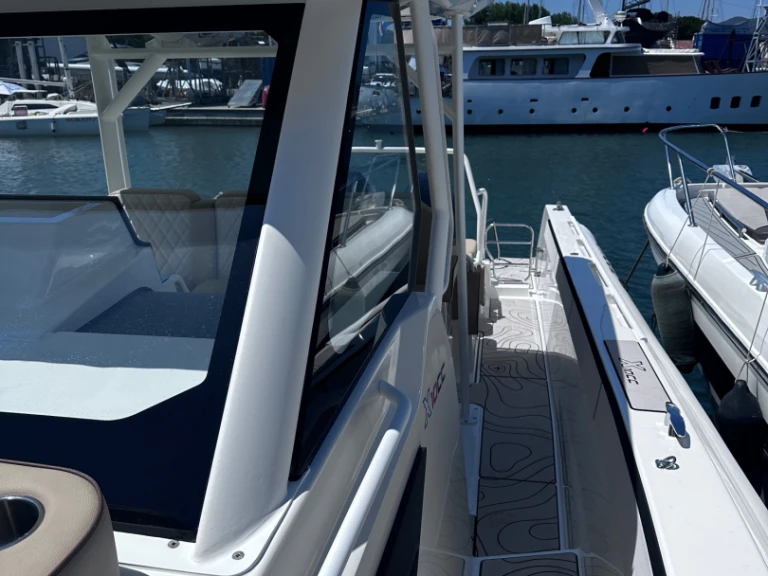 Noleggiare una Zodiac X10CC a Cogolin