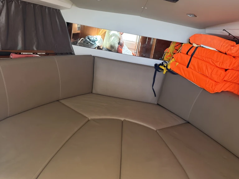 Barca a motore a noleggio a Mandelieu-la-Napoule al miglior prezzo