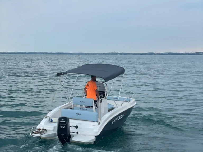 Noleggiare una Barqa Q20 a Moniga del Garda
