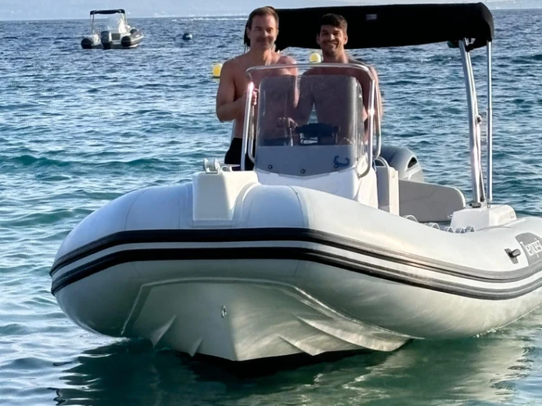 Noleggio a Roses – Capelli F130LA su SamBoat