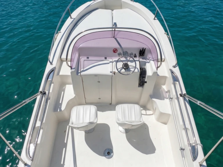 Noleggio barche Aix-les-Bains economico EVEREST SUNDECK 584