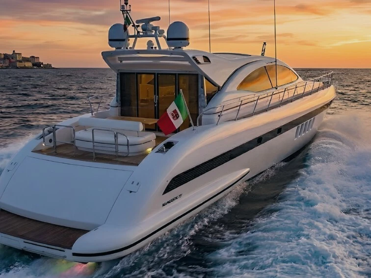 Noleggio Yacht di lusso a Castellammare di Stabia –  Mangusta 72
