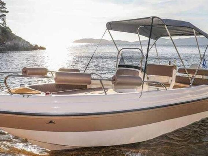 Noleggiare una Karel Ithaca a Skiathos