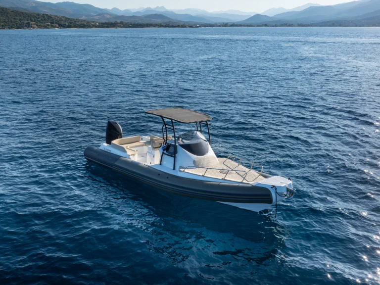 Gommone a noleggio a Porto Pollo al miglior prezzo