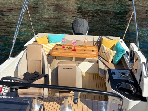 Noleggio Barca a motore a Mandelieu-la-Napoule – Quicksilver Activ 755 Sundeck