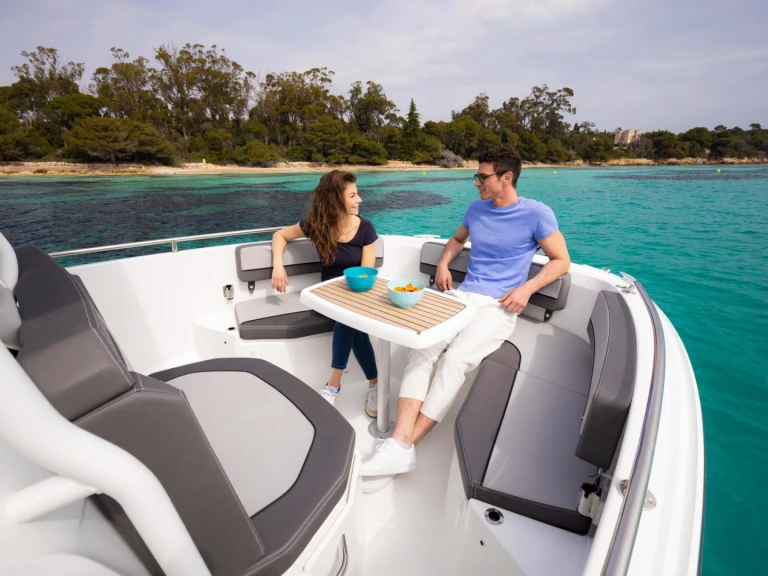 Barca a motore a noleggio a Rapallo al miglior prezzo