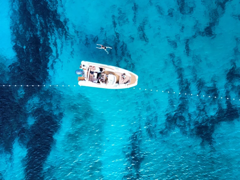 Noleggiare una Aquamax BF150XU a Lesina (Hvar)