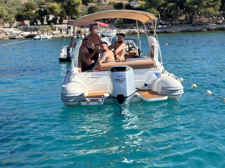 Noleggio a Lesina (Hvar) – Aquamax BF150XU su SamBoat