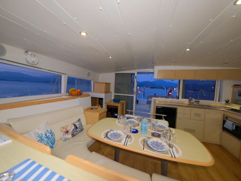 Noleggio Barca a vela Lagoon con patente nautica